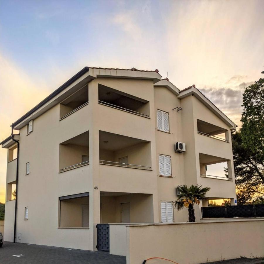 Apartment Iva Šilo Exteriör bild
